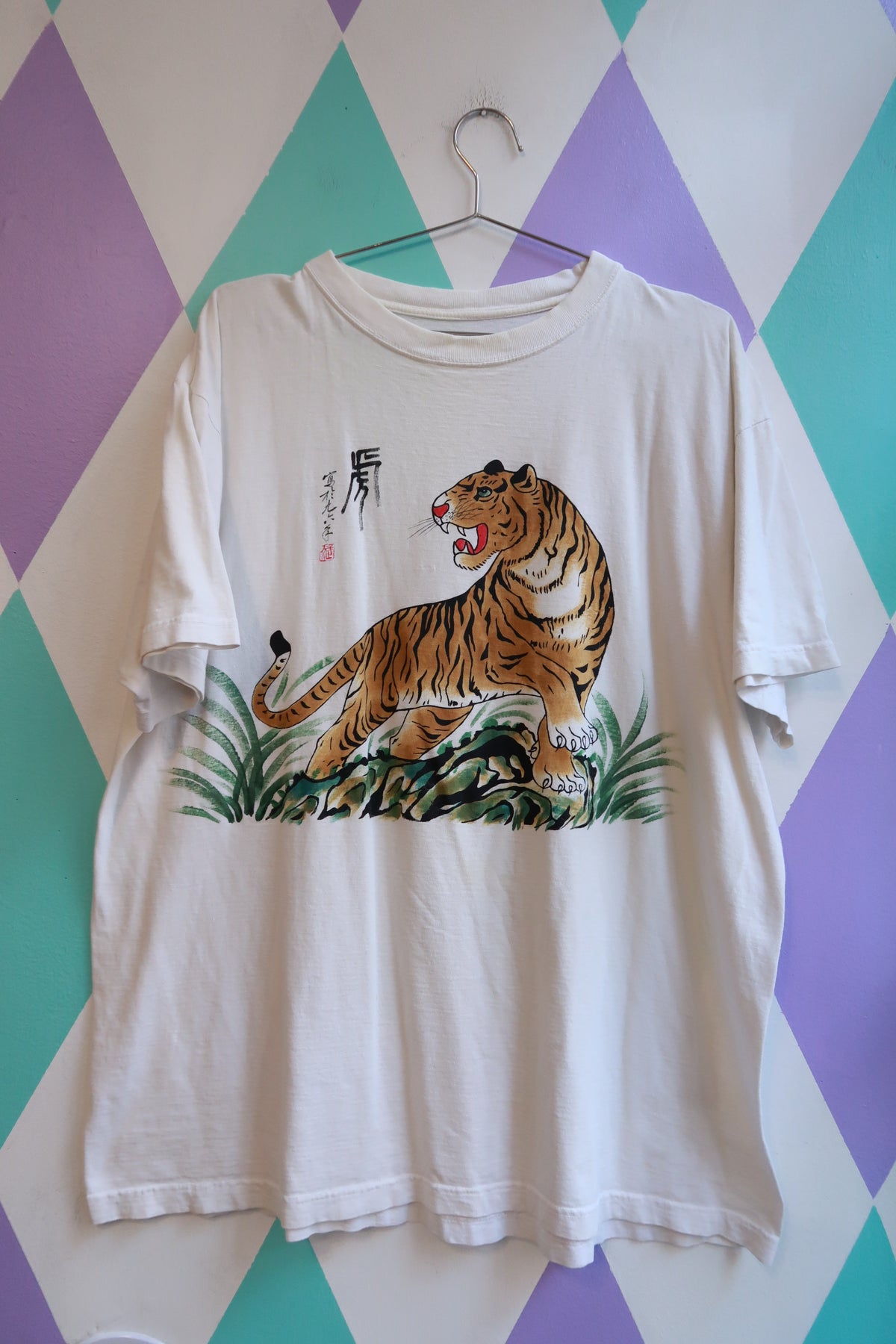 Men's Vintage Tiger Graphic T-Shirt by Elektra Vintage featuring a bold tiger illustration on a casual top.
