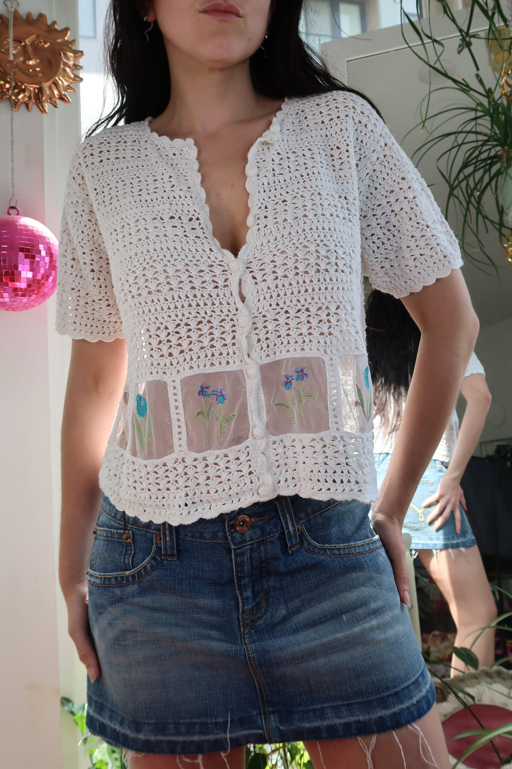 Vintage Crochet Button-Up Cardigan – White Short Sleeve Top with Floral Embroidered Mesh