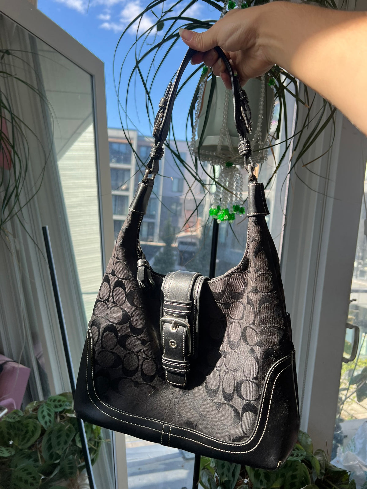 Black leather Hamilton Hobo shoulder bag by Coach, stylish and spacious vintage bag with top handle and shoulder strap.